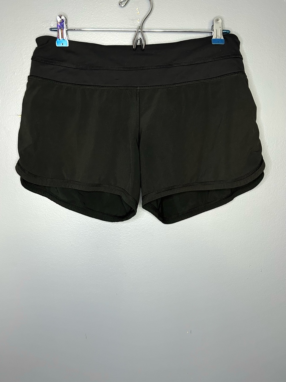 Lululemon Running Shorts Womens 6 Black Lined 4" Reflective Zip Pocket Athletic